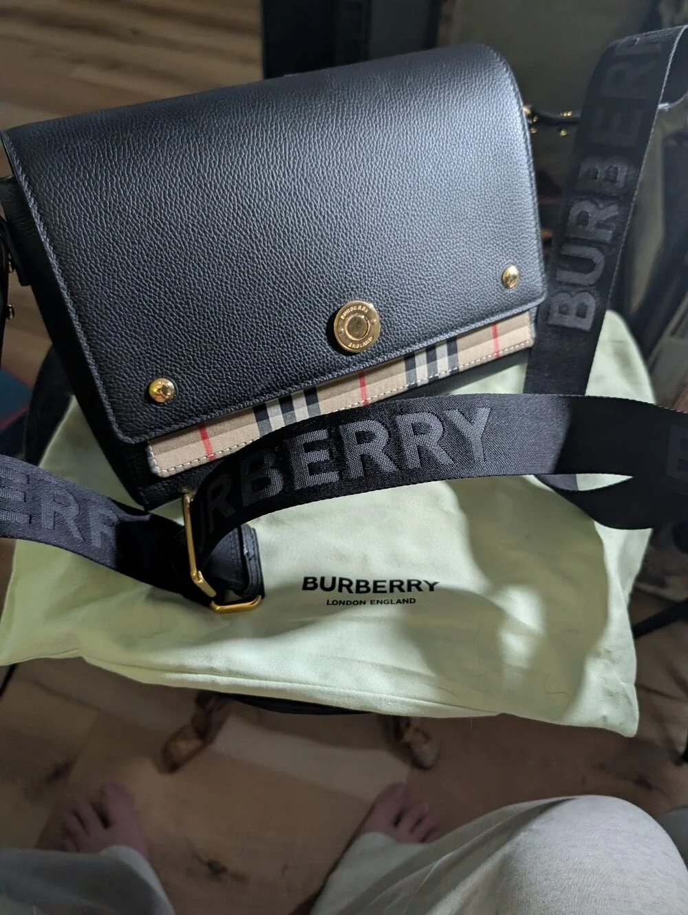 Burberry Black Leather Shoulder Bag with Vintage Check Trim - Picture 3 of 13
